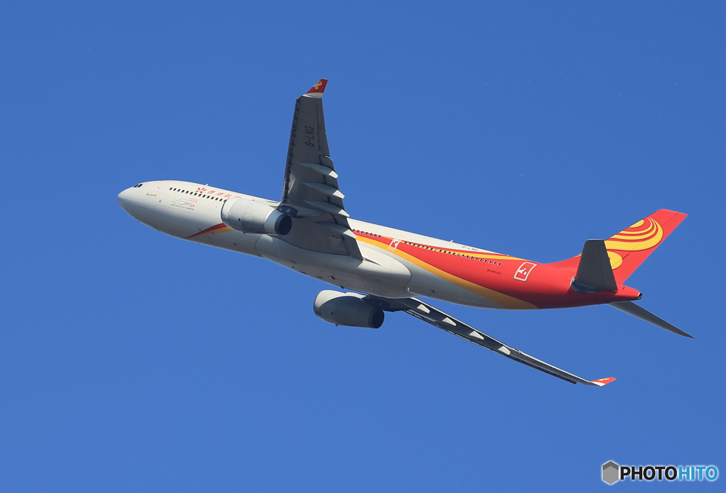 「ブルー」香港航空 A330-300 B-LNQ 飛び立ちです