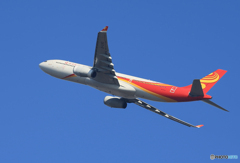 「ブルー」香港航空 A330-300 B-LNQ 飛び立ちです