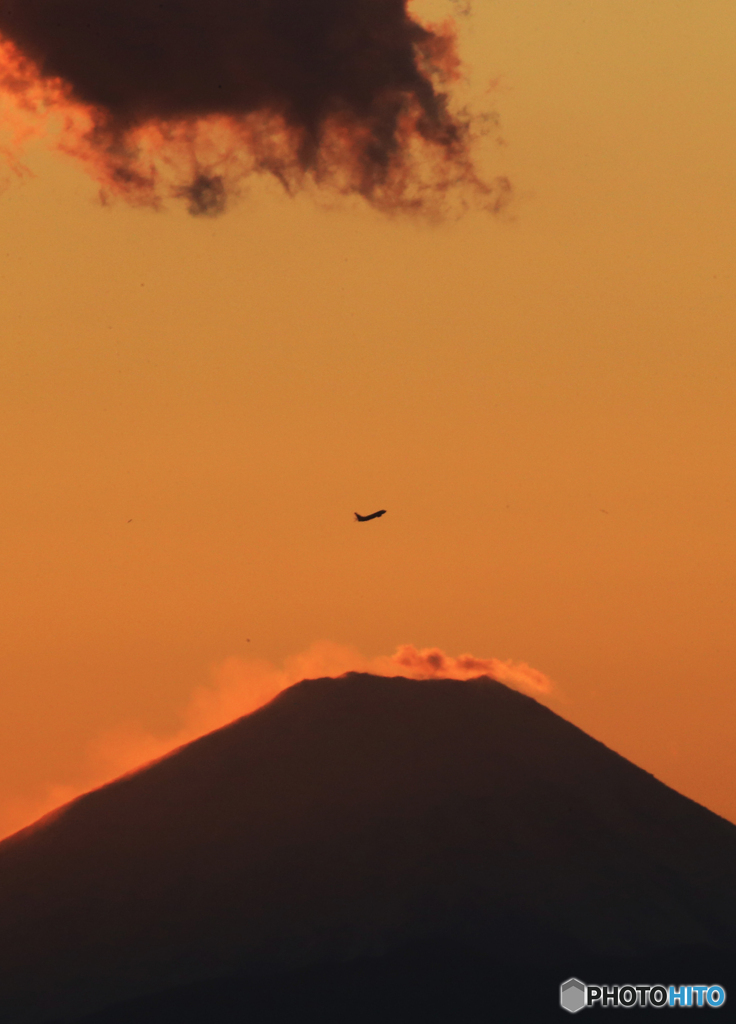 東京湾の富士山と飛行機