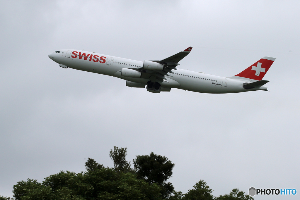 「☁」 SWISS A340-313 HB-JMH 出発です
