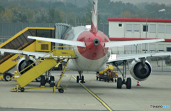 ☁「雲」ウイーン国際空港(VIE)  の　赤いお尻と風景