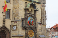 チェコ（８３１）プラハの天文時計は・１２時です