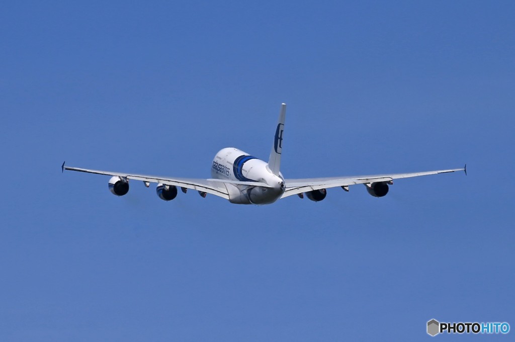 「青が好き」Malaysia A380-841 9M-MNC 