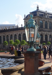 ドイツ　(1270)　ドレスデンの噴水前と空