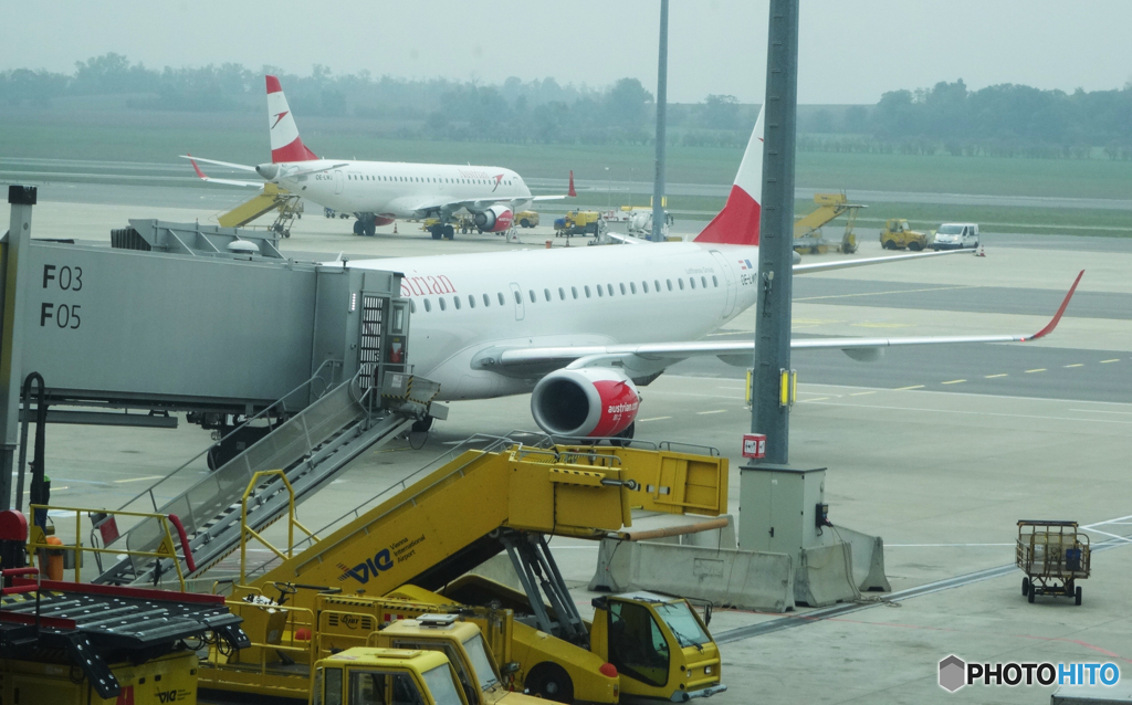 「霧の都」　☮　ウイーン国際空港の風景　✈