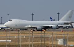 「良い空～」 白アトラス 747-400 N407KZ 飛ぶ
