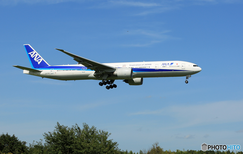 「真青の空」 ANA 777-381 JA777A