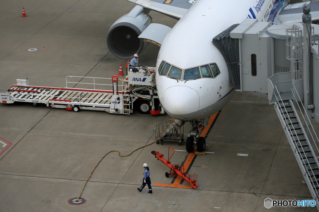 「曇り」 出発準備 ・ 女性クルー活躍する！