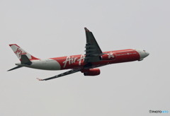 「くもり」 Air Asia A330-343 PK-XRA 飛ぶ