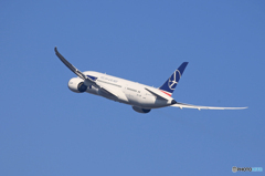「良い空～」LOT 787-8 SP-LRF 出発