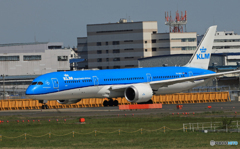「良い空～」KLM 787-9 PH-BHA 離陸