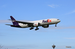 「青い日」 FedEx 777-FS2 N856FD 着陸