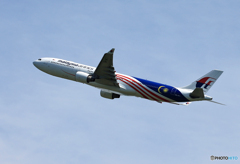 「空色」Malaysia A330-323 9M-MTI  出発です