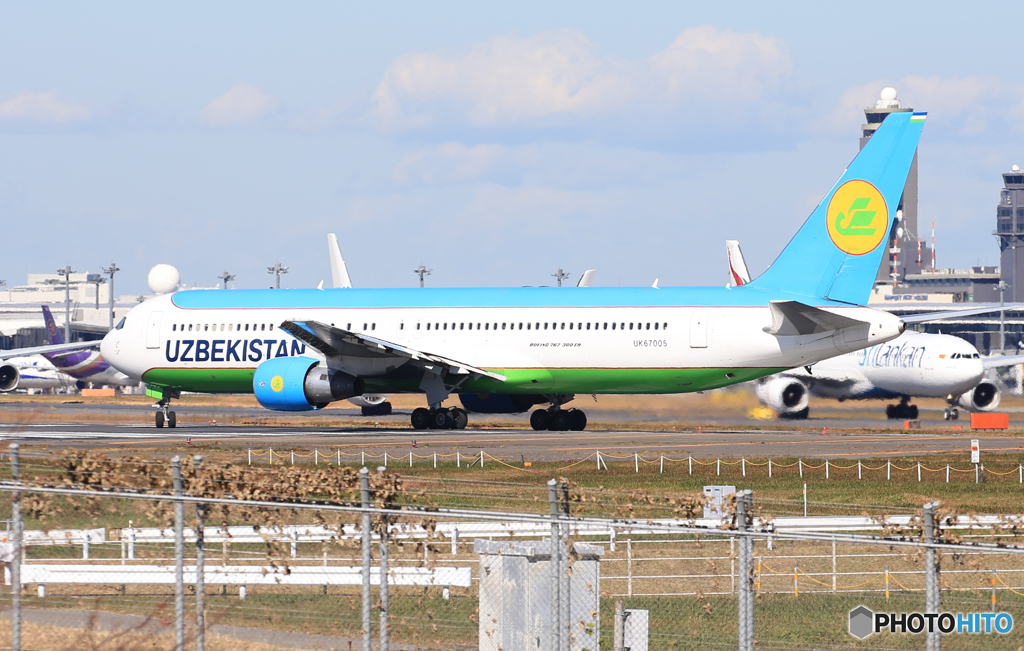 「良い空～」UZBEKISTAN 767-33P UK67005 出発です