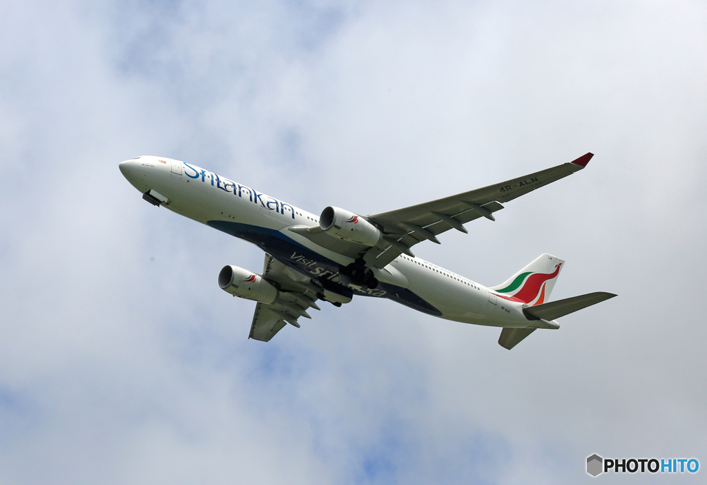 「雲」 SriLankan A330-343 4R-ALM 離陸