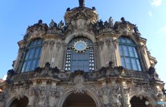 ドイツ  (1277)   ドレスデン. マイセン磁器（鈴）・宮殿・ガラスと青空