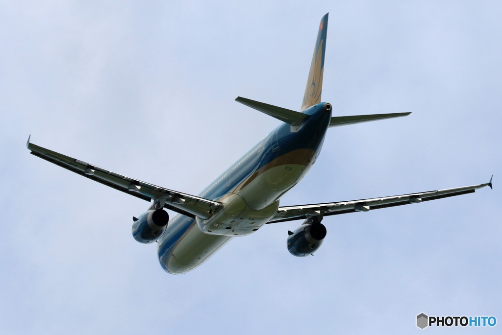 「青色が好き」  Vietnam A321-231 VN-A398離陸します