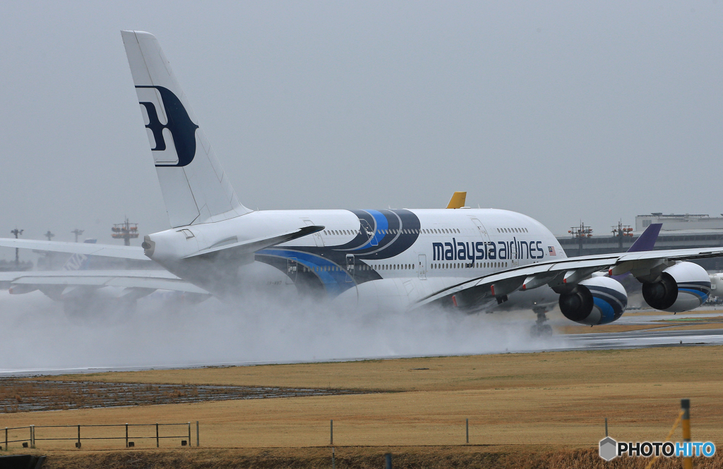 「真青の空」 マレーシア航空A380-841 NMD 飛ぶ