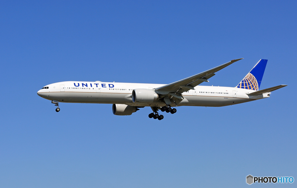 「はれ」 United 777-322 N2140U 着陸します