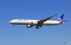 「はれ」 United 777-322 N2140U 着陸します