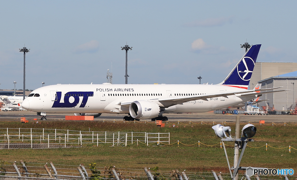 [青い空]LOT ポーランド 787-8 SP-LSD 離陸です