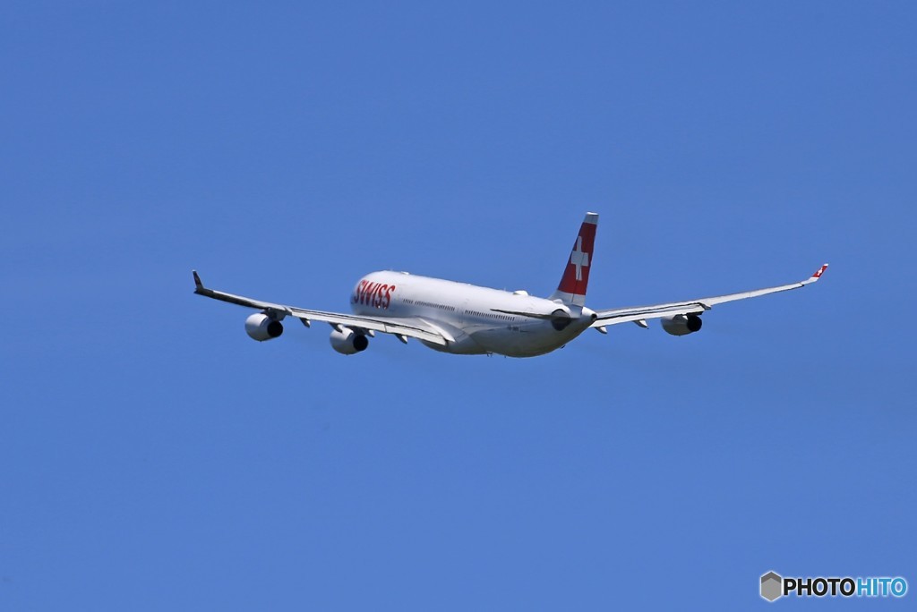 「ブルー」 Swiss A340-313 HB-JMH 飛ぶ