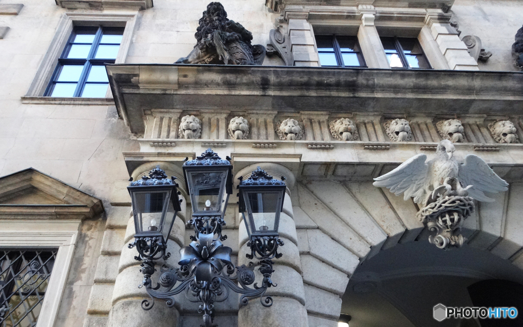 ドイツ　(1282)　ドレスデンの窓に青い空　　