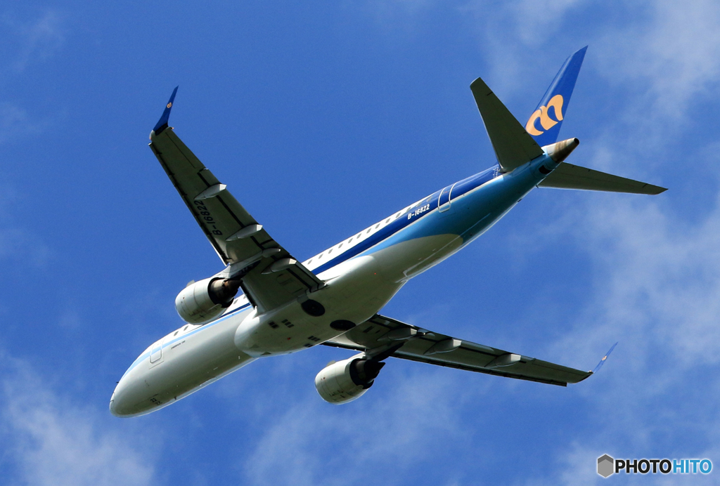 「ぶるー」 マンダリン航空 ERJ-190 B-16822 Takeoff