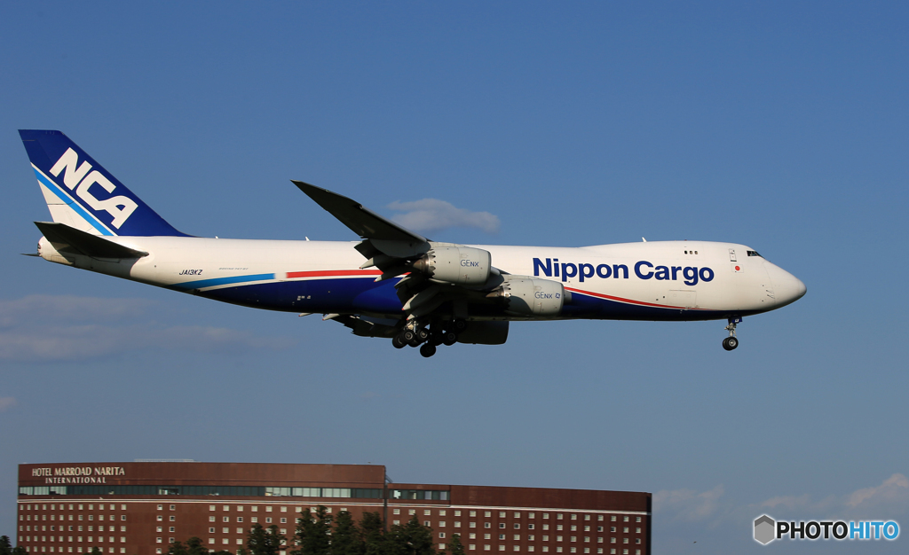 「青色が好き」NCA 747-8KZF JA13KZ  Landing