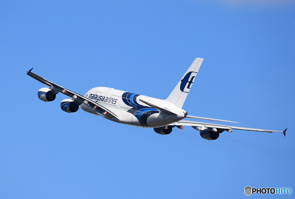 「Blue」Malaysia A380-841 9M-MNF 出発