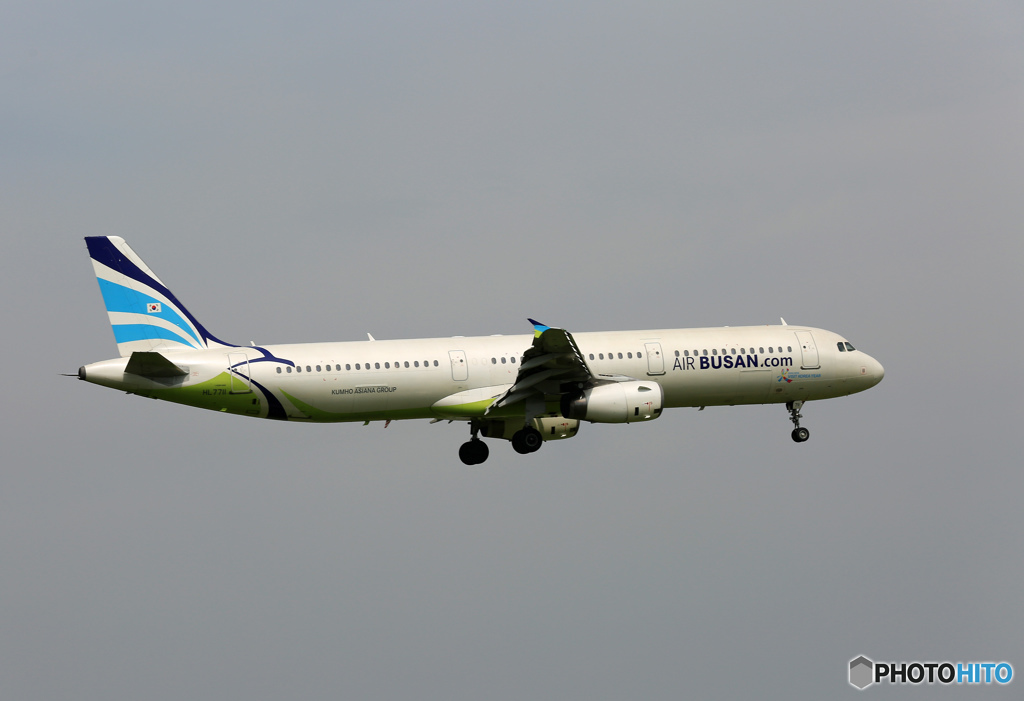「はれ」 Air Busan A321-231 HL7711 着陸します