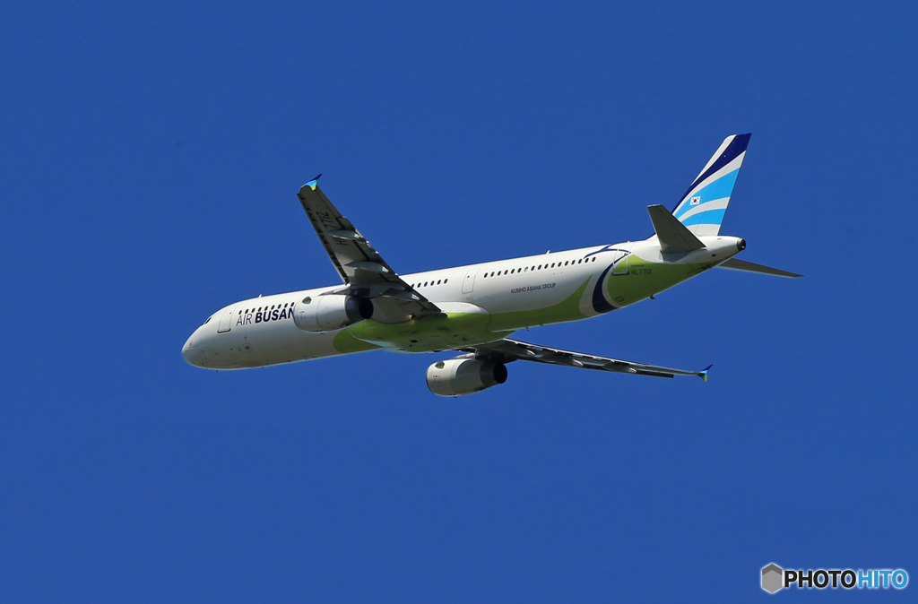 「ブルー」 Air Busan A321-211 HL7712 飛ぶ
