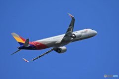 「青が大好き」ASIANA A321-251NX HL8356  出発します