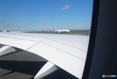 「ブルー」羽田から、もうすぐ出発予定・飛行機が見える