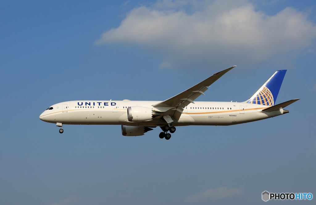 「真青の空」 UNITED 787-9  N26960着陸