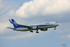 「良い天気」 ANA 767  JA620A 到着