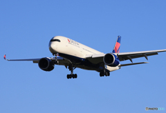 「ブルー」DELTA A350-941 N503DN  着陸です