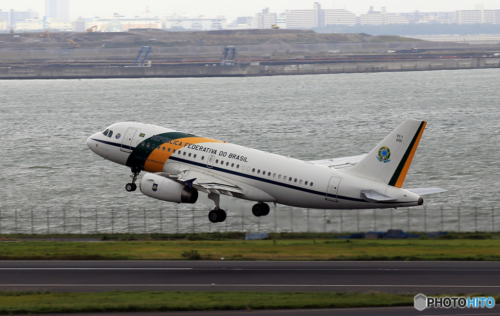 「青くない日」ブラジル機  A319-133 VC-I2101