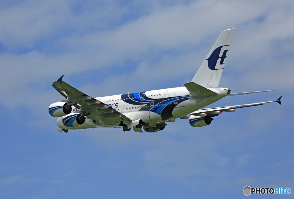 「SKY」 Malaysia A380-841 9M-MNB 出発です