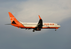 「すかい」 JEJU 737-86N HL8287 着陸します
