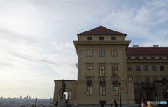 チェコ（９６５）プラハの高台にある・ スターリンの銅像か？