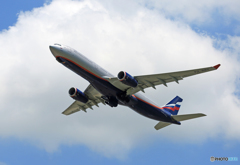 「SKY」 AEROFLOT A330-343 VQ-BMI 飛び立ち 