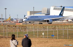 「真青の空」CATHAY 長い ・ A350を見る 離陸です