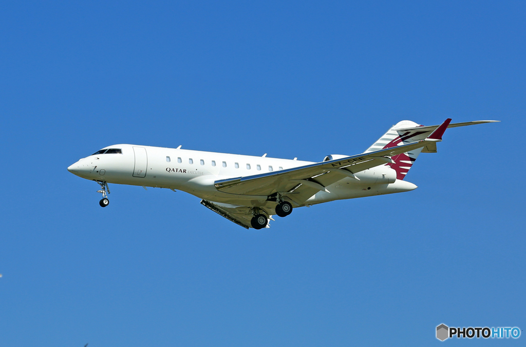 [青い空] カタール・ボンバルディアBD-700 A7-CEE到着