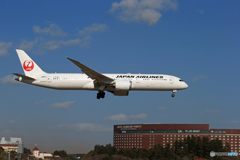 「青」 JAL 787-9 JA861J 到着です