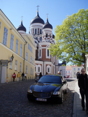 マセラティとアレクサンドル・ネフスキー大聖堂