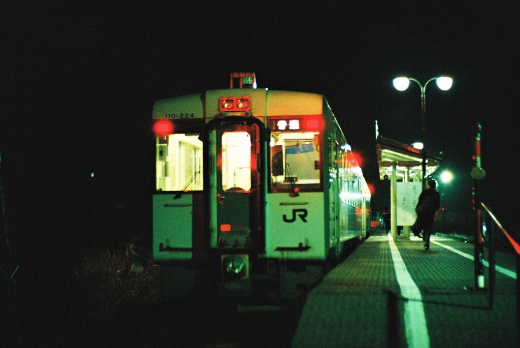 只見駅にて