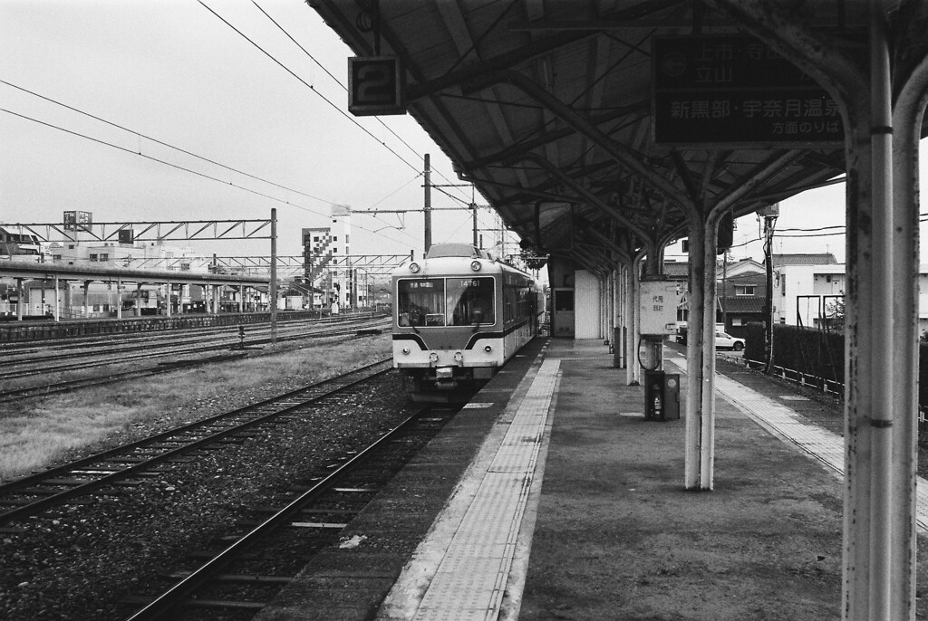 新魚津駅にて