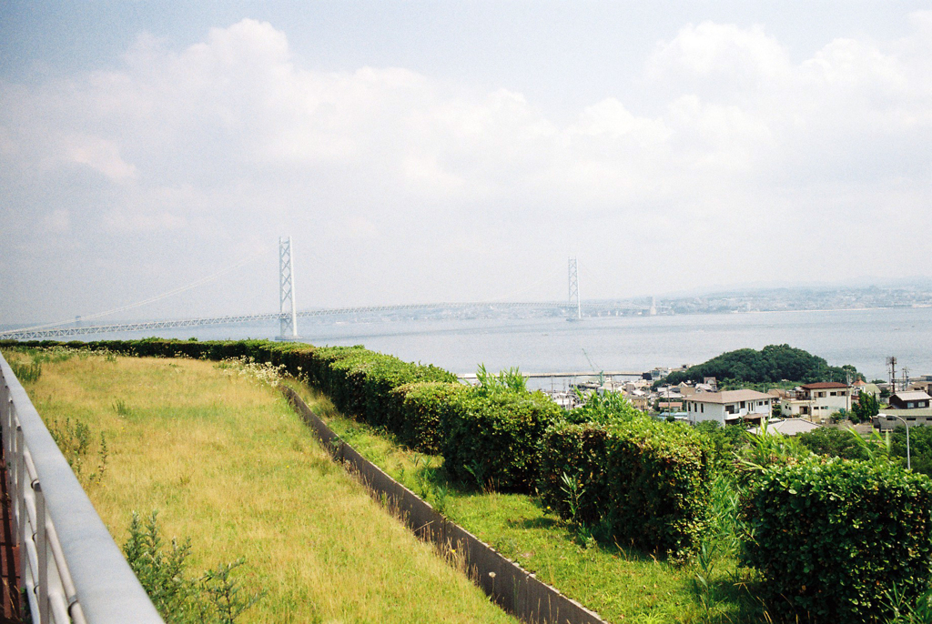 明石海峡大橋を望む