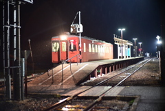 夜の只見駅